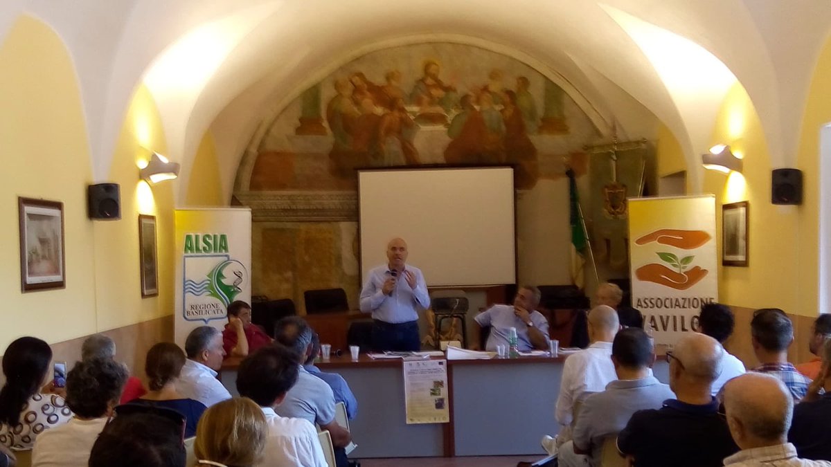 LucaBraia's tweet photo. Progetti di ricerca, mis. 10.2 del #PsrBas1420, FiNoPom “Conservazione e caratterizzazione di antiche varietà di fico, nocciolo e pomacee della Basilicata” e BioDruBa “Biodiversità delle drupacee della Basilicata” sono stati presentati e avviati questa mattina a Castelluccio In. https://t.co/jcGI2vncxy