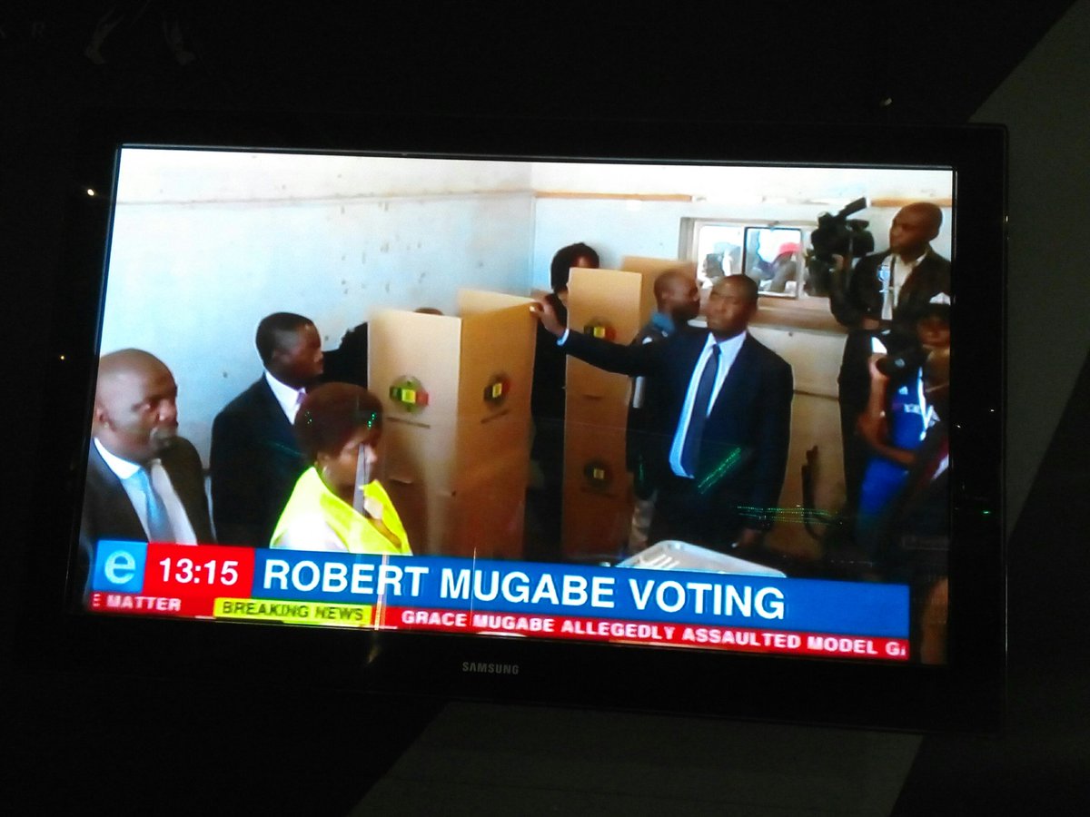 lilomatic's tweet photo. Ten minutes achingovoter pakaipa... Journalists now complaining. Mugabe can't believe he is not on the ballot. Hope he doesn't stroke in that booth or maybe he has slept hameno... #ZimDecides2018 #ZimbabweElections2018 #ElectionsZW #ZimbabweElections https://t.co/RbHpUXxGZp