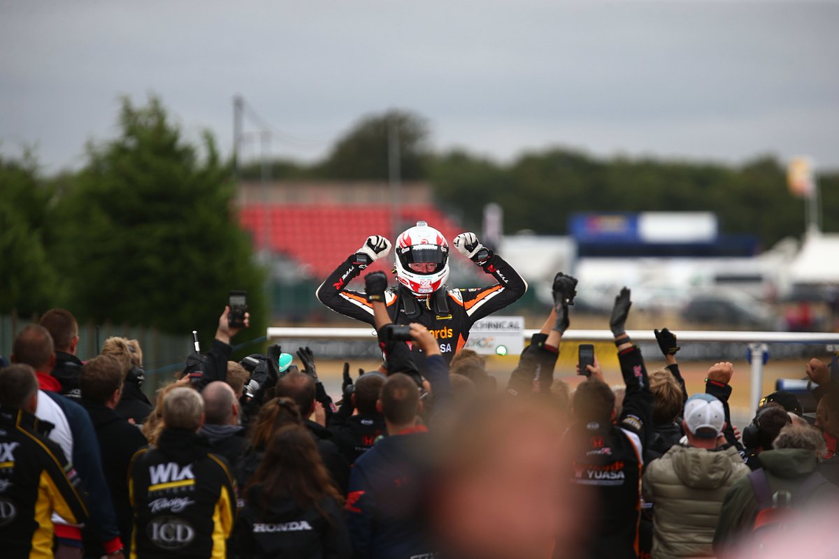TeamDynamics's tweet photo. A huge thank you to @JakobEbrey for capturing moments like this so perfectly!

#BTCC60 #DiamondDouble https://t.co/IufEwKrIJU