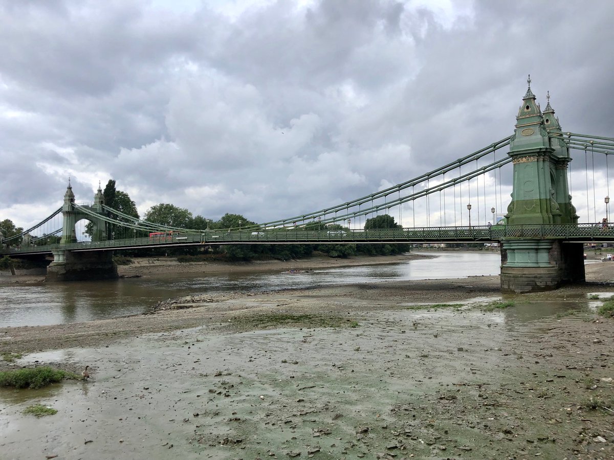 AppleEstates's tweet photo. Clouds over Hammersmith Bridge     #hammersmith #bridges #westlondon https://t.co/6wKKnna3rP