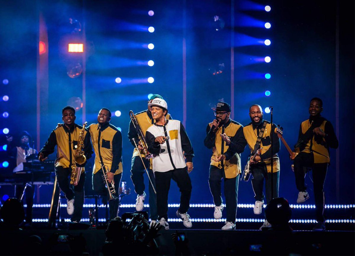 radiofanatica_'s tweet photo. Hoy #Lunes 30 de #julio

#NosSalimos

- Especiales de @SimplyRedHQ (nuevo)
- Especial @BrunoMars en #concert 
- Especial #RadioVinilo
- Especial #MisGrandesVoces del 🔝☟
R%B
Pontela 🆒 https://t.co/NfUPQJXgk6 y 107.6 
No se preocupen si se lo pierden, los repetiremos todo el dia https://t.co/R5kHfC0VoX
