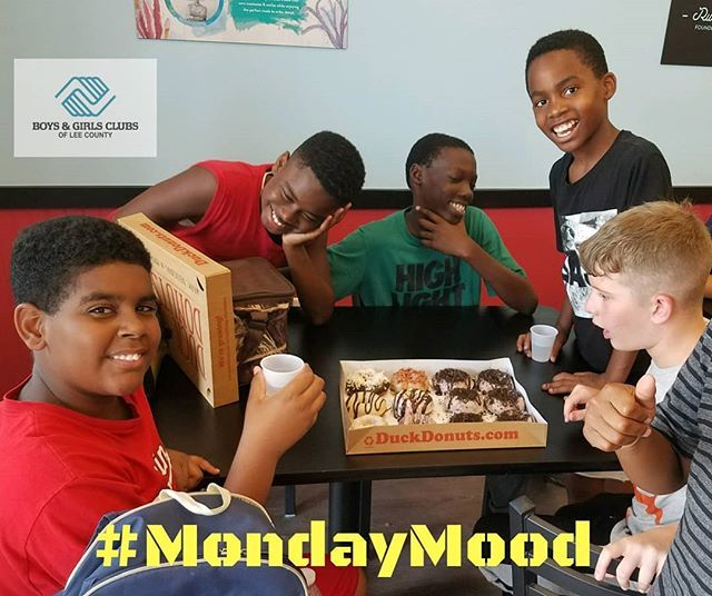 BGClubsLee's tweet image. Happy Monday from your #SummerFunClub friends!

This is the last full week of summer break, lets make it awesome! #LoveLeeKids
