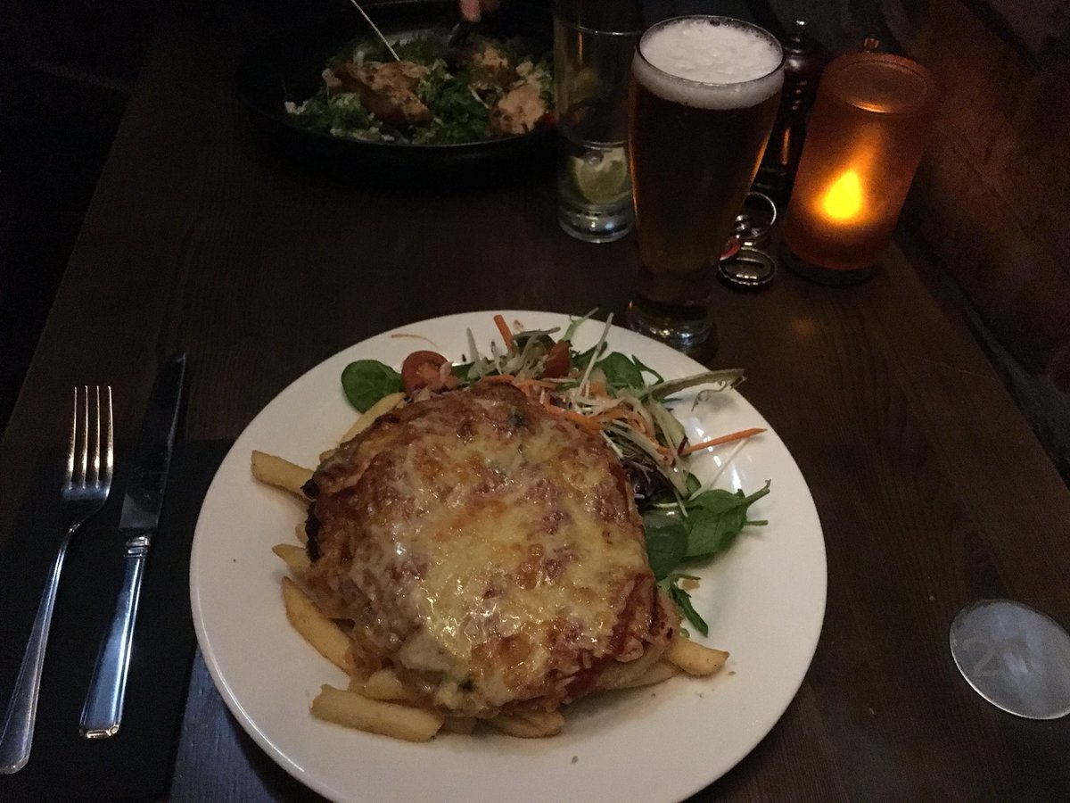 ChickParmaBloke's tweet photo. Chips hiding under a $27 Chicken Parma at the Hotel Sorrento. 

St Andrews Beach Lager a good choice. 

8/10

#ChickenParma https://t.co/YTGTbYN05T
