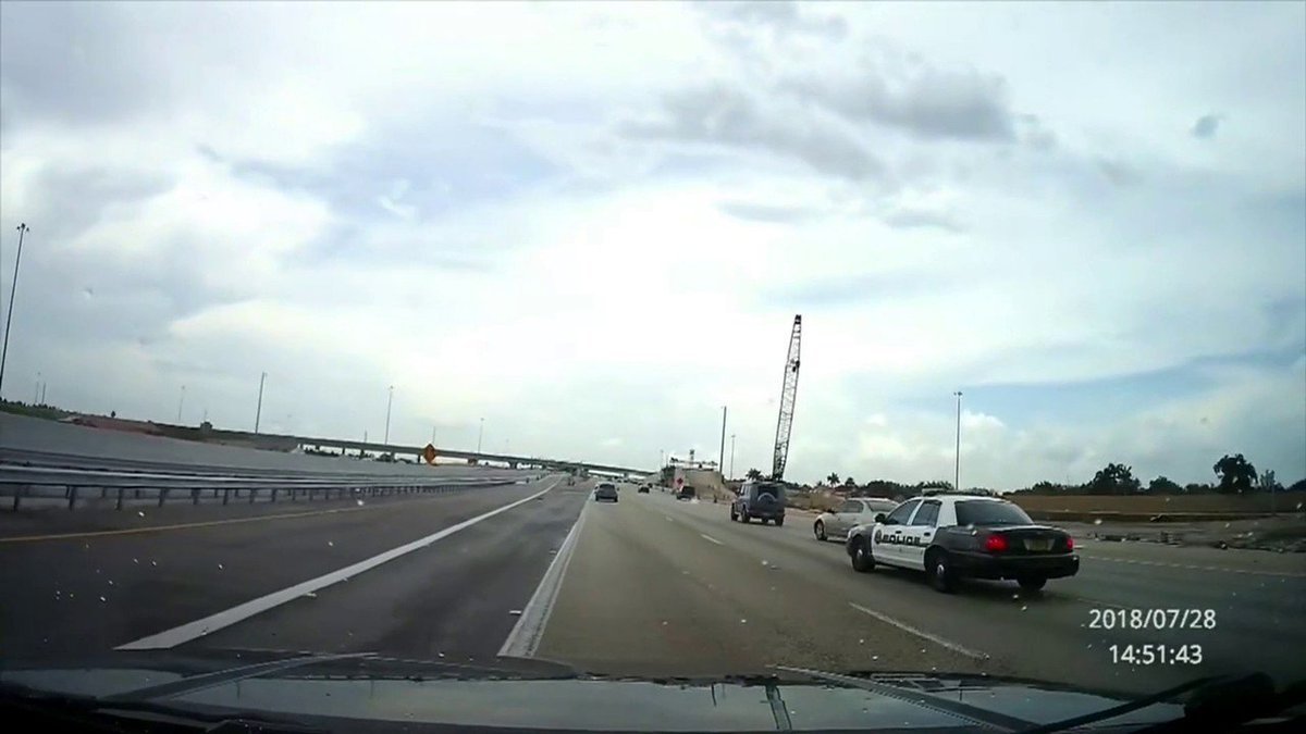 Video captures Miramar police car weaving in and out of traffic bit.ly/2AoKVn2?utm_so… https://t.co/rIGv7WRE2N