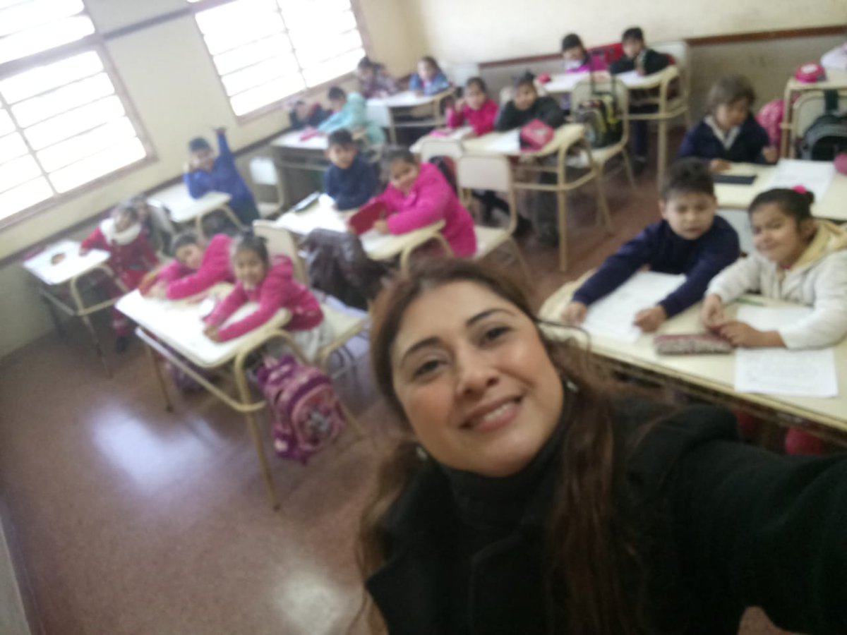 EscurdiaViviana's tweet photo. Y hoy estamos con el 100% de las escuelas abiertas. Conocemos nuestros derechos pero sabemos de nuestras obligaciones y eso nos hace bien misioneros. Priorizamos a nuestros alumnos. Entendemos que la mejor construcción se da a partir del diálogo @mariluleverberg @CGEMisiones https://t.co/3qJYtAip3I