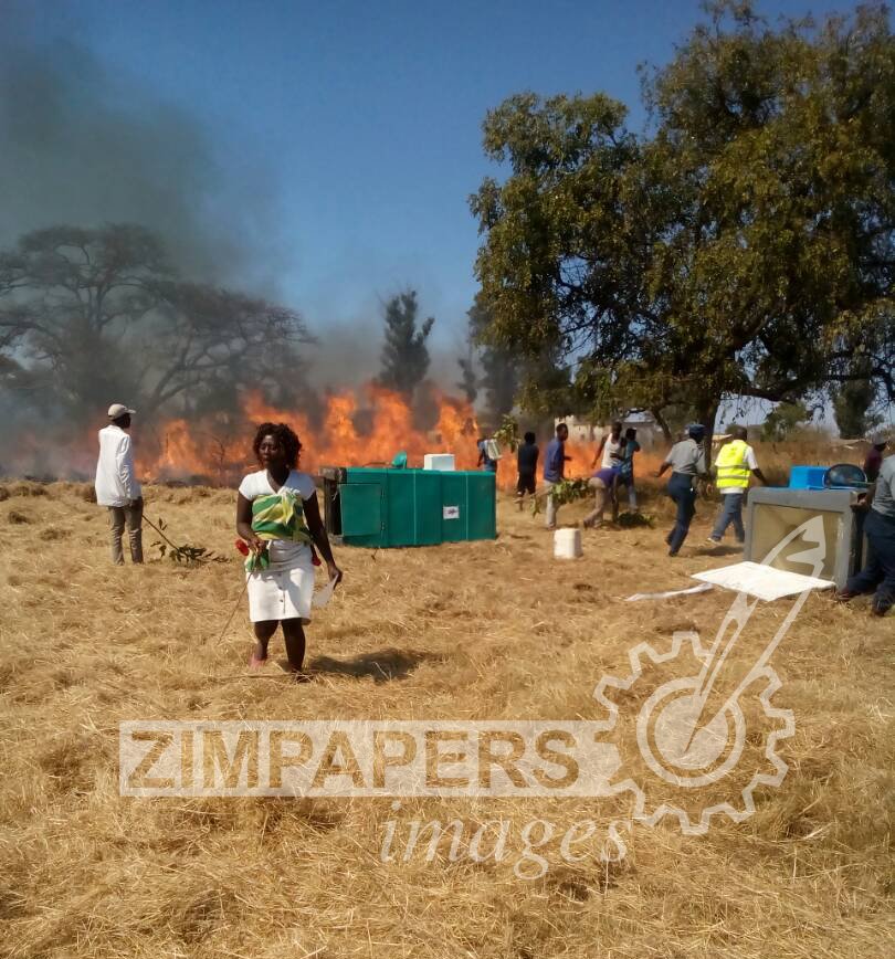 Veld fire disrupts the voting process at New Donnington Farm polling station in Norton. Polling agents and officers, and police details have abandoned the process as they joined farm workers to put out the fire which broke put out at 11: 30 am #Zw2018 #zimelections2018