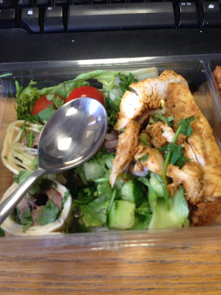AnneBontoft's tweet image. #officeproblems when you can only find a spoon to eat your salad 😩