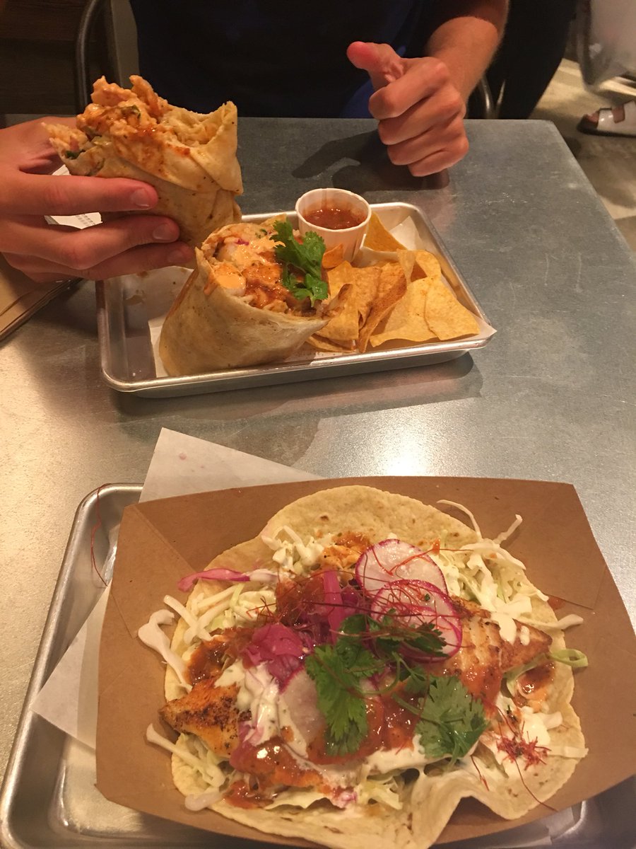 .Enjoying <a href="/SLAPFISHseafood/">Slapfish</a> with my beautiful fiancée @ChiaChica456