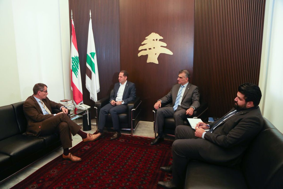 samygemayel's tweet photo. لقاء رئيس الكتائب #سامي_الجميّل والسفير الالماني مارتن هوت https://t.co/E2axa7wtTU