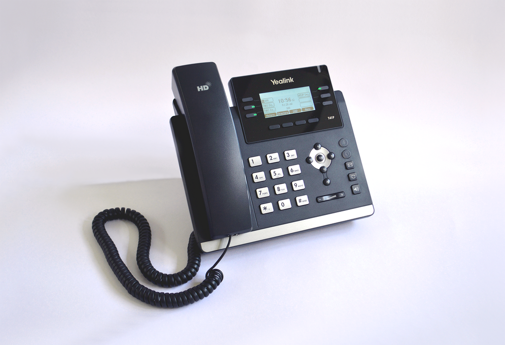 CloudAdvocateUK's tweet photo. What does your hosted provider give you as standard? Handset? Call Bundle? Softphone? Smartphone App? Call Recording? @TelcoSwitch do. And that's on top of the extensive feature set. No wonder we're award winning. https://t.co/DwNcPs0pLv