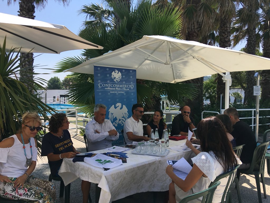 ConfcommercioAN's tweet photo. All’@VillageHoliday_  conferenza stampa di chiusura del progetto @confturismo_it @Confcommercio #sentinelledelmare che ha visto la ns Regione protagonista per ben due settimane! https://t.co/POZ79JBU41
