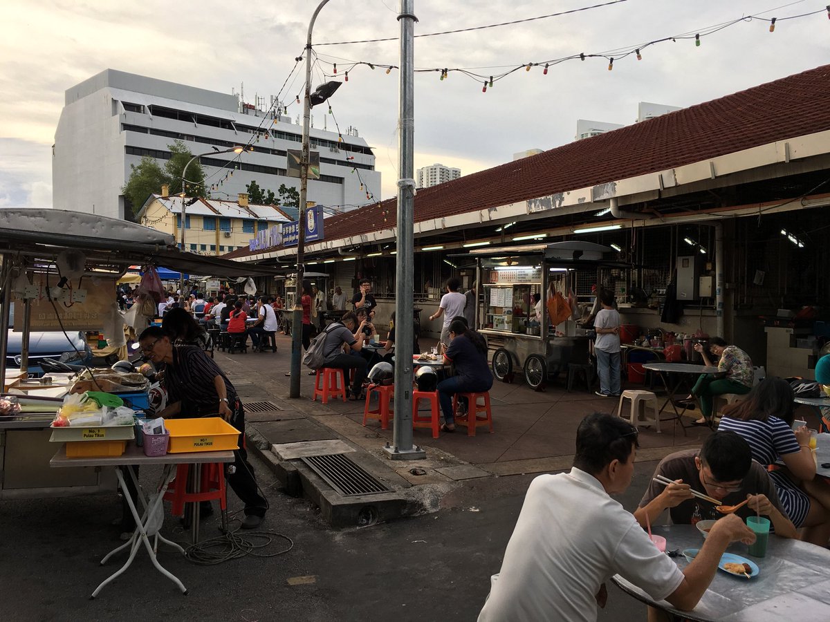 AndrewdeRozario's tweet photo. Nothing beats good Asian street food.  Arrived while still daylight.  Still eating 2 hrs later and the sun has gone down. https://t.co/vXd6tElgar