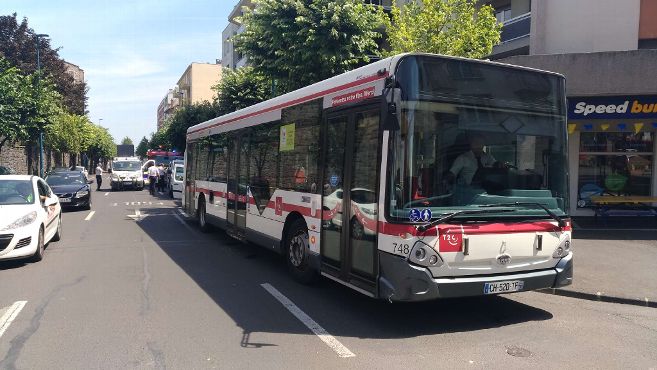 La Montagne On Twitter Collision Entre Un Bus De La T2c Et