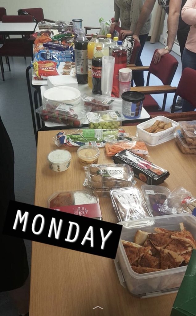 The last supper 😢 1/16 end of term feast, big thanks to Bernie for the sandwich contribution 🥪 @SHSBangor @BangorNursing @BangorUni #studentnurses #shsbangor #mybangor #fymangor