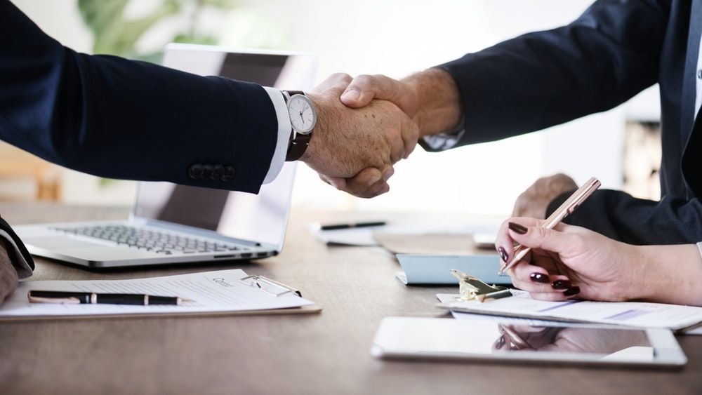 DFMarkets's tweet image. European #shares bravely flew into the Great Trade War hurricane and perplexed analysts by coming out unscathed, trading high in early trading last Thursday.

 🔔 Read more important news that you may have missed last week here ➡️
buff.ly/2v0qrMb