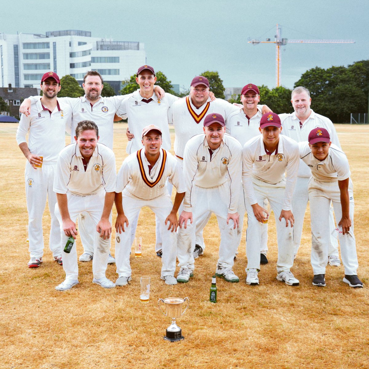 Binfield_CC's tweet photo. Champions!🏆#cricket #summer #binfield @BracknellMCL Cup https://t.co/qOSK2i1PXx