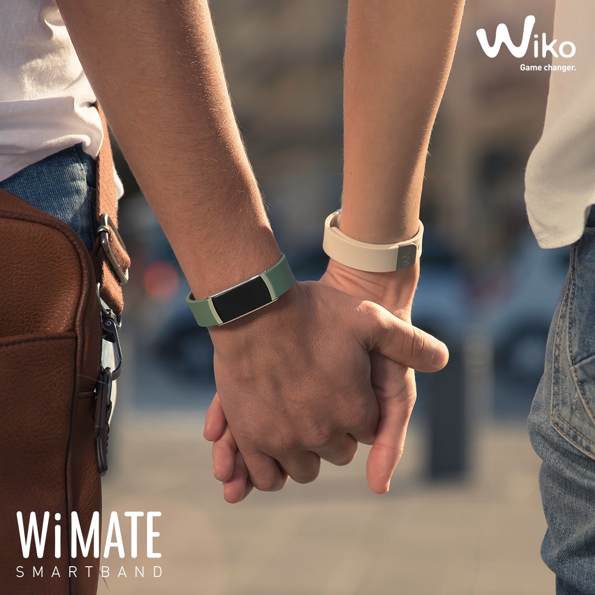 Wiko_CH's tweet photo. #WiMate ist der beste Freund und Helfer, um eure sportlichen Aktivitäten zu messen. Bleibt immer mit eurem Smartphone verbunden dank der extra dafur entwickelten App. Ach, und er zählt eure Schritte…auch wenn ihr nur vom Sofa bis zum Kuhlschrank schlurft 😜 https://t.co/uVFj5Wpr5D