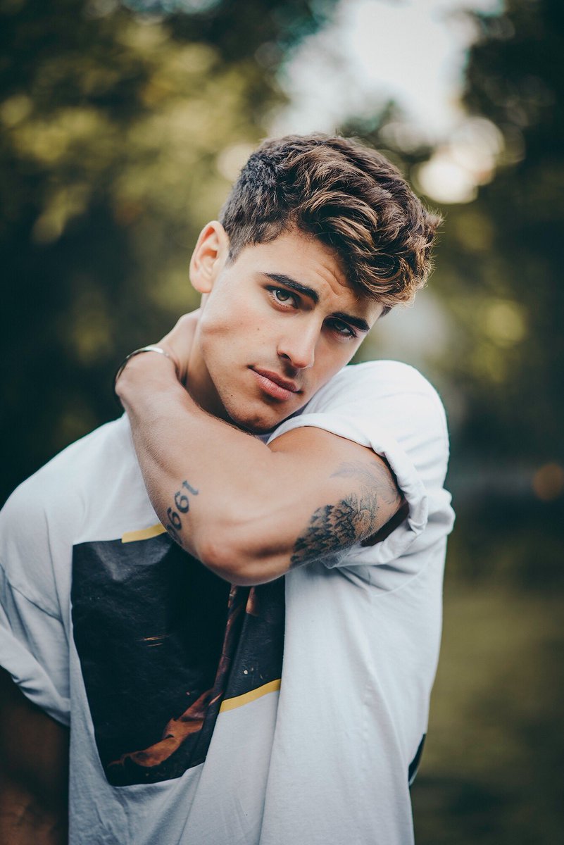 i know you wanna live this life but I can't make a ho a housewife