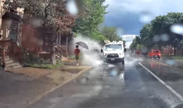 Local van driver fired for splashing pedestrians: bit.ly/2LYdgSv #ottnews https://t.co/PD9d5dm4uE