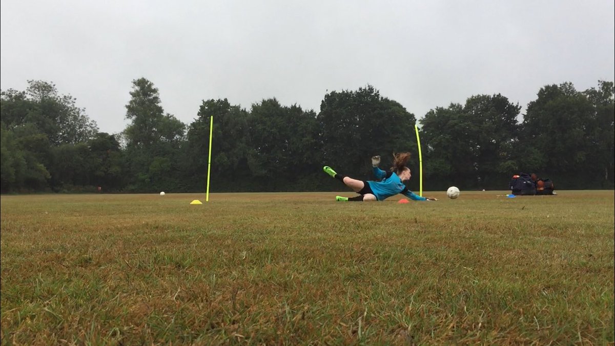 Sokprokent's tweet photo. Heidi ππ½. Great work and session as usual! #bighand #goalkeeping #uhlsport #keepz https://t.co/1RE5lcQaeA
