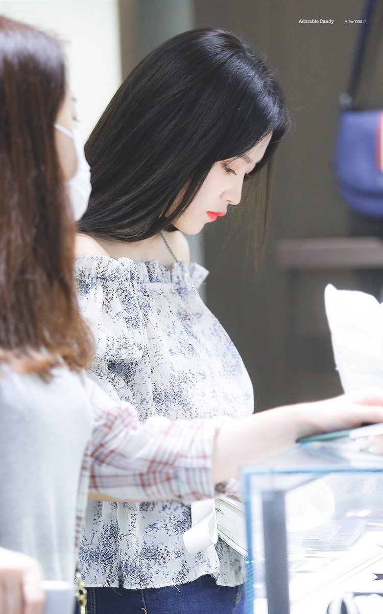adorablecandy81's tweet photo. 180727
#예리 #레드벨벳 #RedVelvet https://t.co/lRlcigN7TM