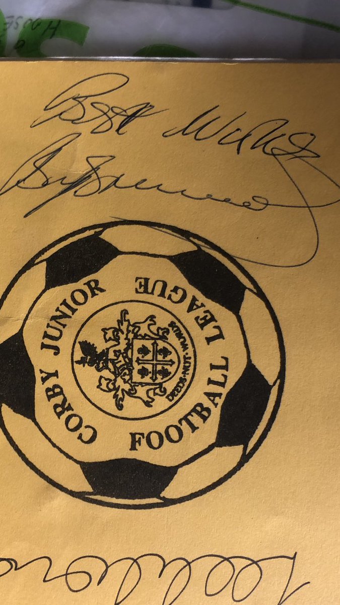 BTelfer71's tweet photo. Clearing out some of my dads old things & only came across the autograph of the legend that is the one & only BILLY BREMNER from when my dad met him in 1993, always remember my dad telling me we had it but I thought it was long lost or my brother had stole it 💙💛 #OurBilly #MOT https://t.co/QeegffGt16