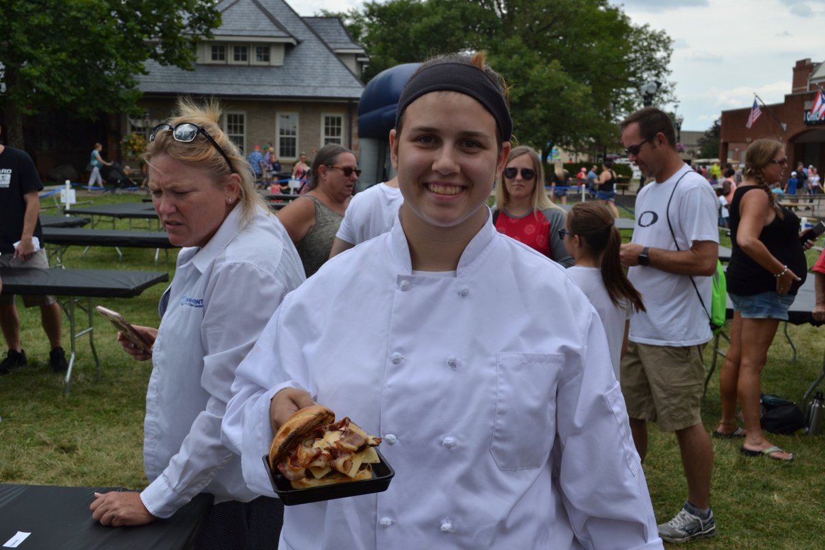 LHSCulinary's tweet photo. Congratulate the LHS Culinary Burger Battle Winner. Senior Kylie Cain took 2nd Place for her Big Bertha Burger. She received a $10,000 scholarship and $250 from the OH Beef Council. Very Proud of her and all of our teams. #Granvillepike #sullivanuniversity https://t.co/6A5Z2YadLQ