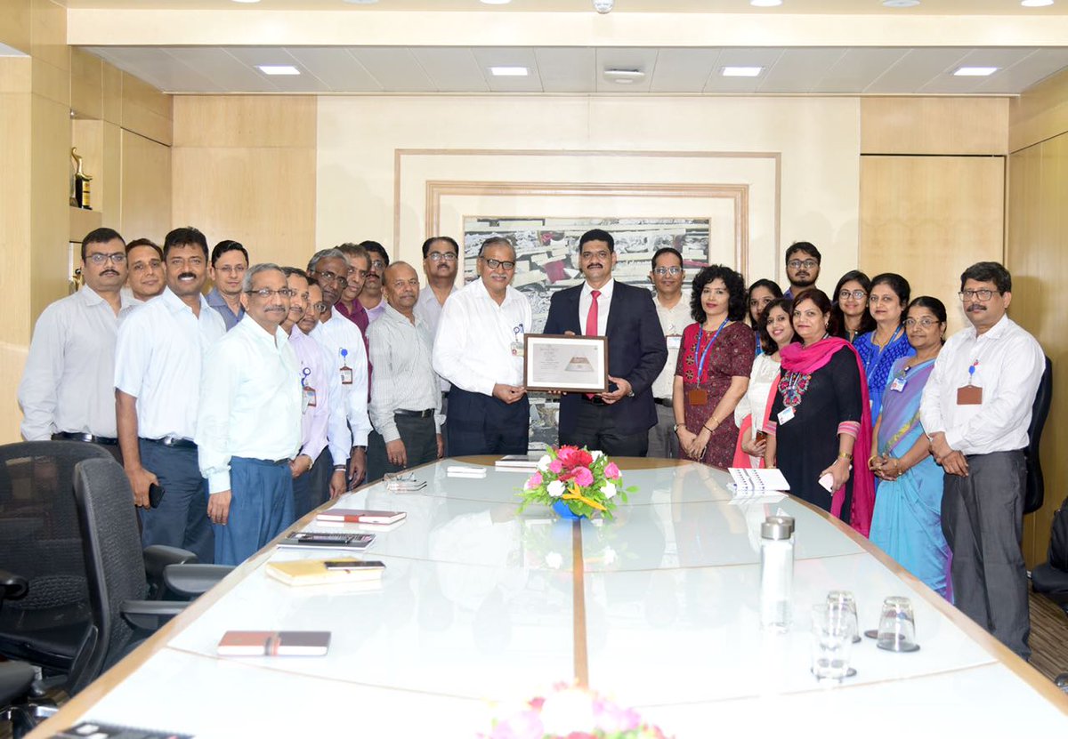 TRA_Research's tweet photo. Mr Sachin Bhosle @sachinbhosle13 presenting the award to Mr. G.S.V. Prasad, Executive Director-Retail & his team of Hindustan Petroleum Corporation Ltd. @HPCL for #Power which is listed as the Most Trusted Petrol Brand of India in ‘The Brand Trust Report - 2018’ #BTR2018 https://t.co/FMrtlzzulT