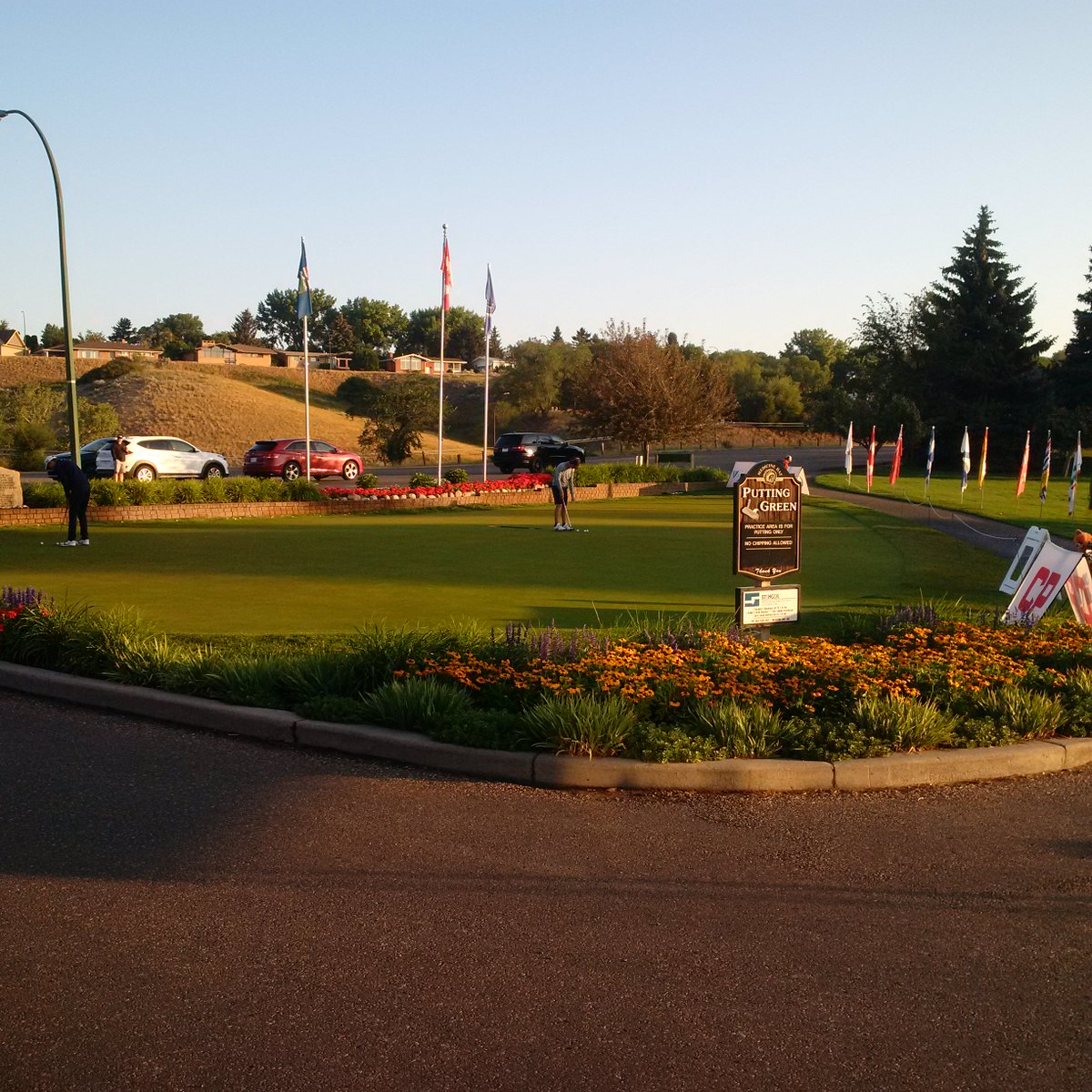 JRM0969's tweet photo. Bonne chance @jo_menard01 @TheGolfCanada Canadian Jr Boys. Early round1 Medicine Hat GCC. https://t.co/X2Y8PWp573