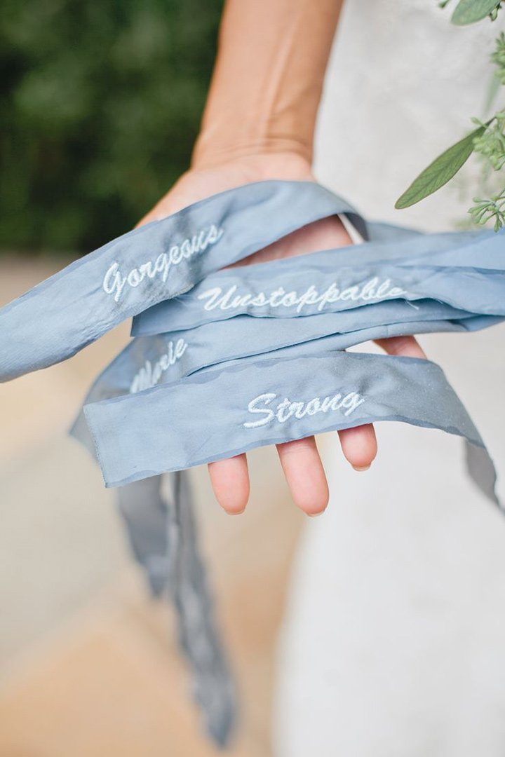 soylanoviacl's tweet photo. Así como es un must que toda novia use algo viejo, algo nuevo y algo prestado, también es ley que debe incluir "something blue" el día de su matrimonio ¿Ya sabes cómo incorporarlo? Hoy en el blog te dejé muchas ideas >> https://t.co/JYoKVrvYNG 💙  https://t.co/jq2zHFebhj https://t.co/aKaXtg1q5V
