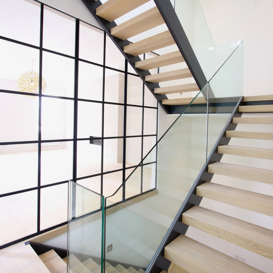 Internal #Mondriansteelframedscreens create the most elegant interior design feature for properties. Discover more Mondrian glazing at the Sky House Design Centre, home of the UK's largest architectural #glazingshowroom. Click to read more> ow.ly/wGqs30l9tTv