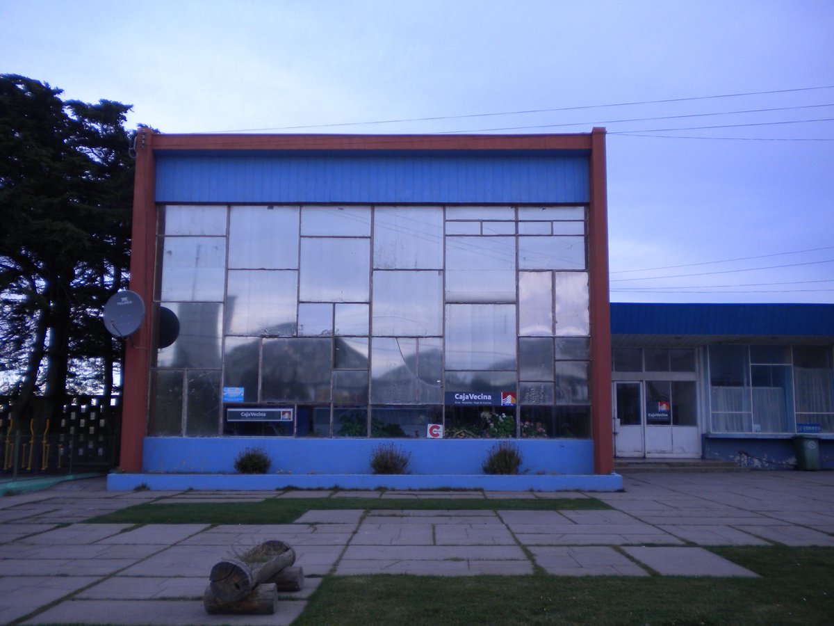 Chile tiene una comuna que todo su centro histórico es monumento nacional y construido bajo el movimiento moderno. Es cerro sombrero, comuna de primavera en Tierra del Fuego. Pocos conocen esta joya de la arquitectura. RT para que más lo conozcan