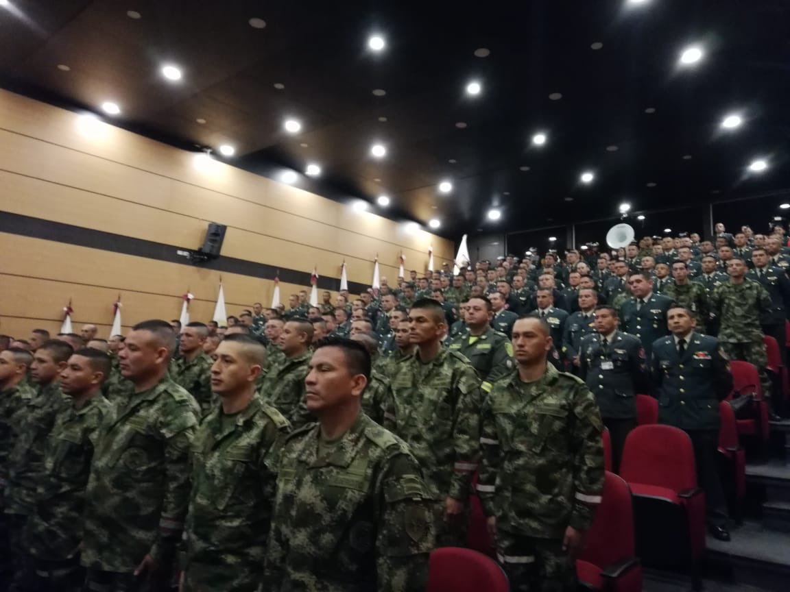UNGRD's tweet photo. #AEstaHora | La UNGRD realiza entrega de acreditación nacional al Equipo de Búsqueda y Rescate USAR MEDIANO del @COL_EJERCITO. #USARCOL13 https://t.co/yOburcbEPG