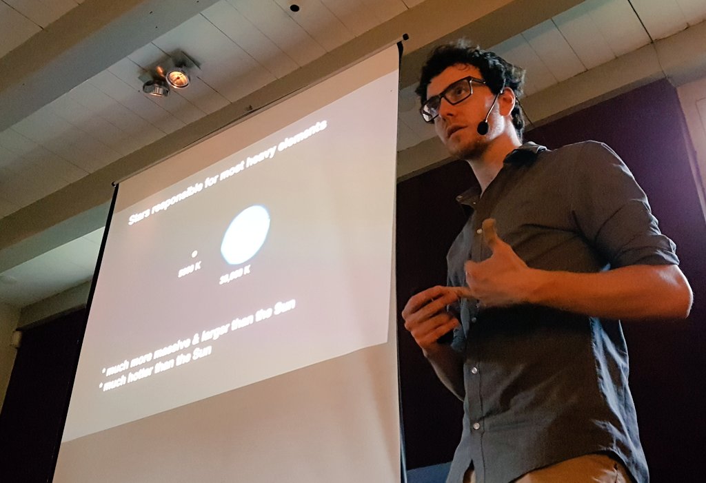 Our first speaker is Jorryt Matthee, talking about the early days of stars in the universe! #AoTLeiden