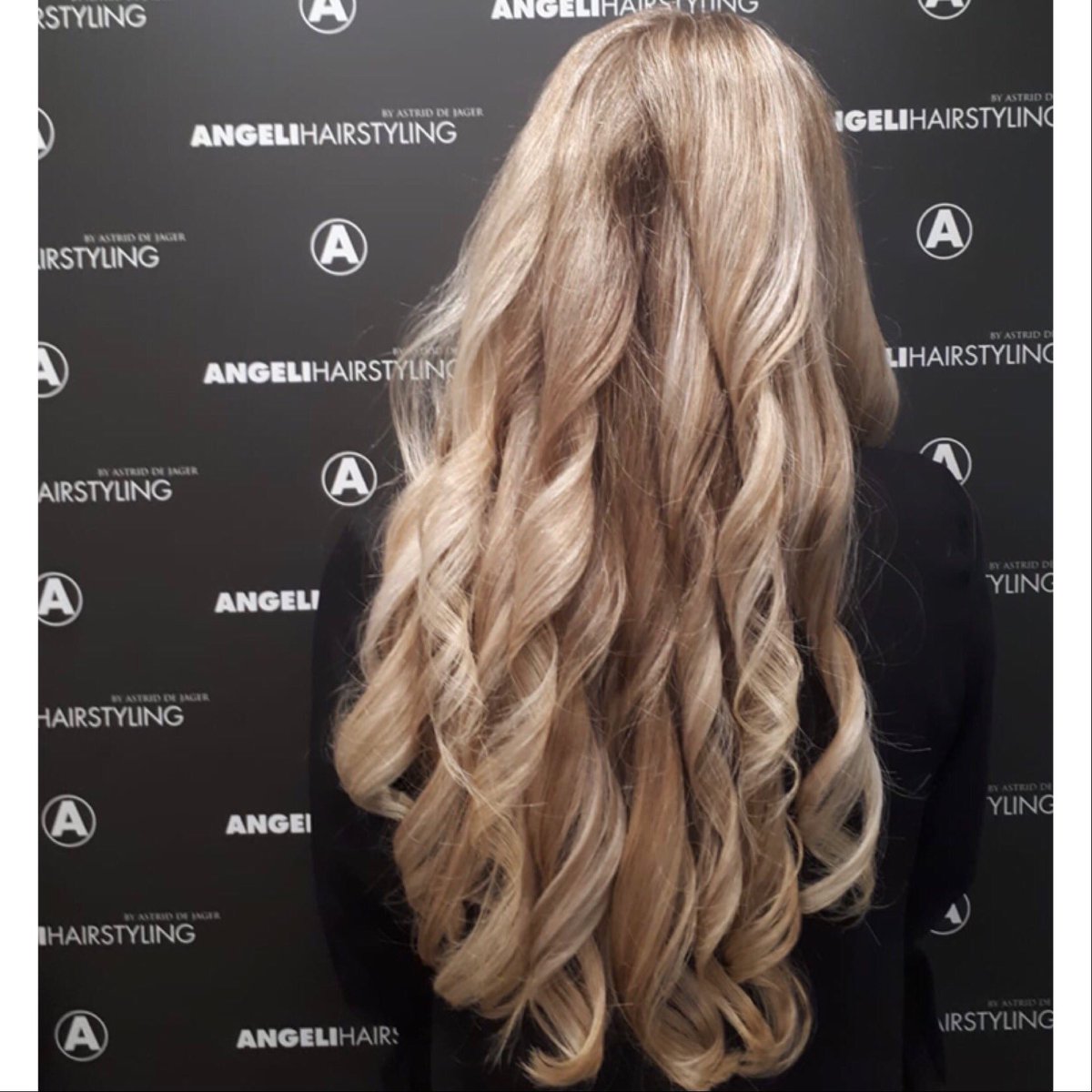 This is BLOND 💛 . . . 
#perfect job Wendy👌🏼 #angelihairstyling #hair #haircolor #highlights #lanza #lanzalove #donewithlanza #kisnoyellowshampoo #healinghaircare #healthyhair 
📍 #Bennekom Dorpsstraat 47-A 0318 830330
📍 #Ede Molenstraat 149 0318 613183