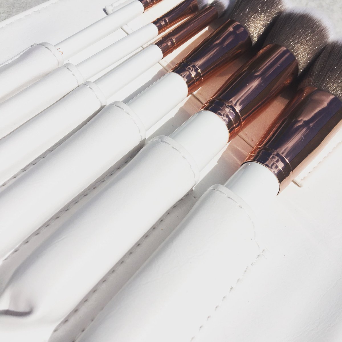 SoigneCosmetics's tweet photo. MONDAY... let’s do this 🙌🏼💖 https://t.co/4ZJE8HKYnw | LAUNCH10 🌱✨. .
.
.
#soigné #Vegan #Monday #mondaymotivation
#makeup #makeupofinstagram #makeupwedding #makeuppassion #makeuptexture #makeuptutorial #makeupaccounts #makeuppowder #makeupmascara #makeuptime #makeuppro https://t.co/Y42oby4Yqi