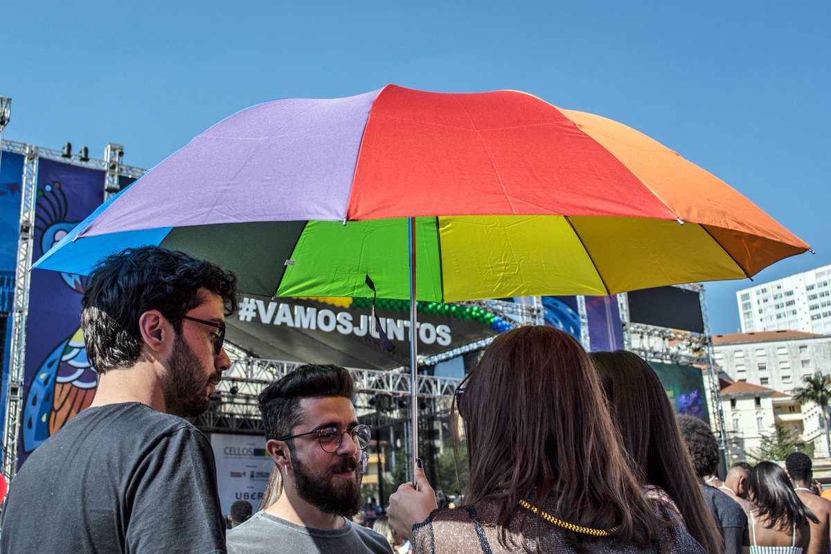 paradaBH's tweet photo. A cada tweet ou retweet utilizando a hashtag #LOVELOUD a empresa AT&amp;T vai doar um dólar para a Fundação LoveLoud, que oferece apoio a jovens LGBTQ+ 🏳️‍🌈💖 #ParadaBH

Fotos por: Carina Castro (https://t.co/6lviyNOXRc ) https://t.co/y2FEkpV5ni