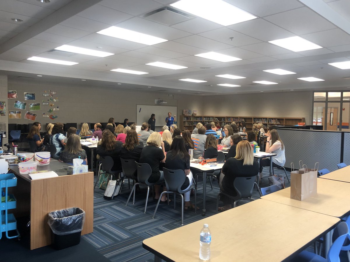MedinaElem's tweet photo. South Gibson County Elementary School teachers being trained on allergies by our awesome Nursing staff! https://t.co/sssTTy6skG