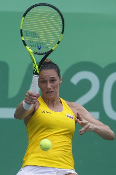 EFEdeportes's tweet photo. La puertorriqueña Mónica Puig vino, vio, venció y se quedó con el oro del tenis femenino por tercera vez en las justas. La colombiana Mariana Duque, aunque perdió, le dio una medalla a su país tras 20 años. https://t.co/j0cSh8S77y #EFEenBarranquilla #Barranquilla2018 #EFEem https://t.co/5Pp1uv9sJX