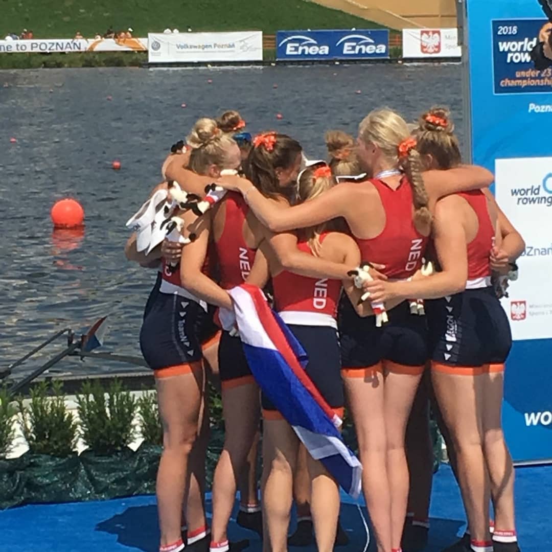 Zilver voor de damesacht op het WK u23! Gefeliciteerd Dieuwertje en Eline! <a href="/DSRVLAGA/">D.S.R.V. “Laga”</a> <a href="/skadirotterdam/">Skadi Rotterdam</a> <a href="/RdamTopsport/">Rotterdam Topsport</a>
