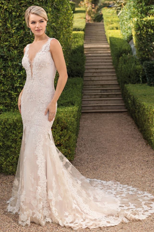 CasablancaBrida's tweet image. Scalloped lace and a plunging neckline?! #Style2343 Evelyn is our boho-glam-inspired #GownOfTheWeek – Click bit.ly/GOTW-Style2343 to see her up close! | #CasablancaBridal #CasablancaBride #CelebrateForever