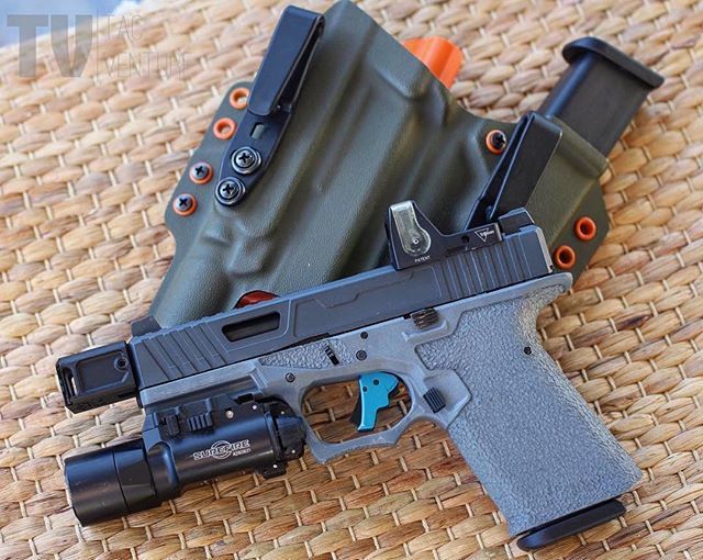 TexasBlackRifle's tweet photo. 📸 Repost @tac_venture
・・・
Matching is essential to any EDC
➖
#glock #concealedcarry #matching #dynamicweaponsolutions #rolandspecial #tbrci #microcomp #carrycomped #texasblackrifleco https://t.co/K19Xzd8KiC https://t.co/LzADR0BFnd