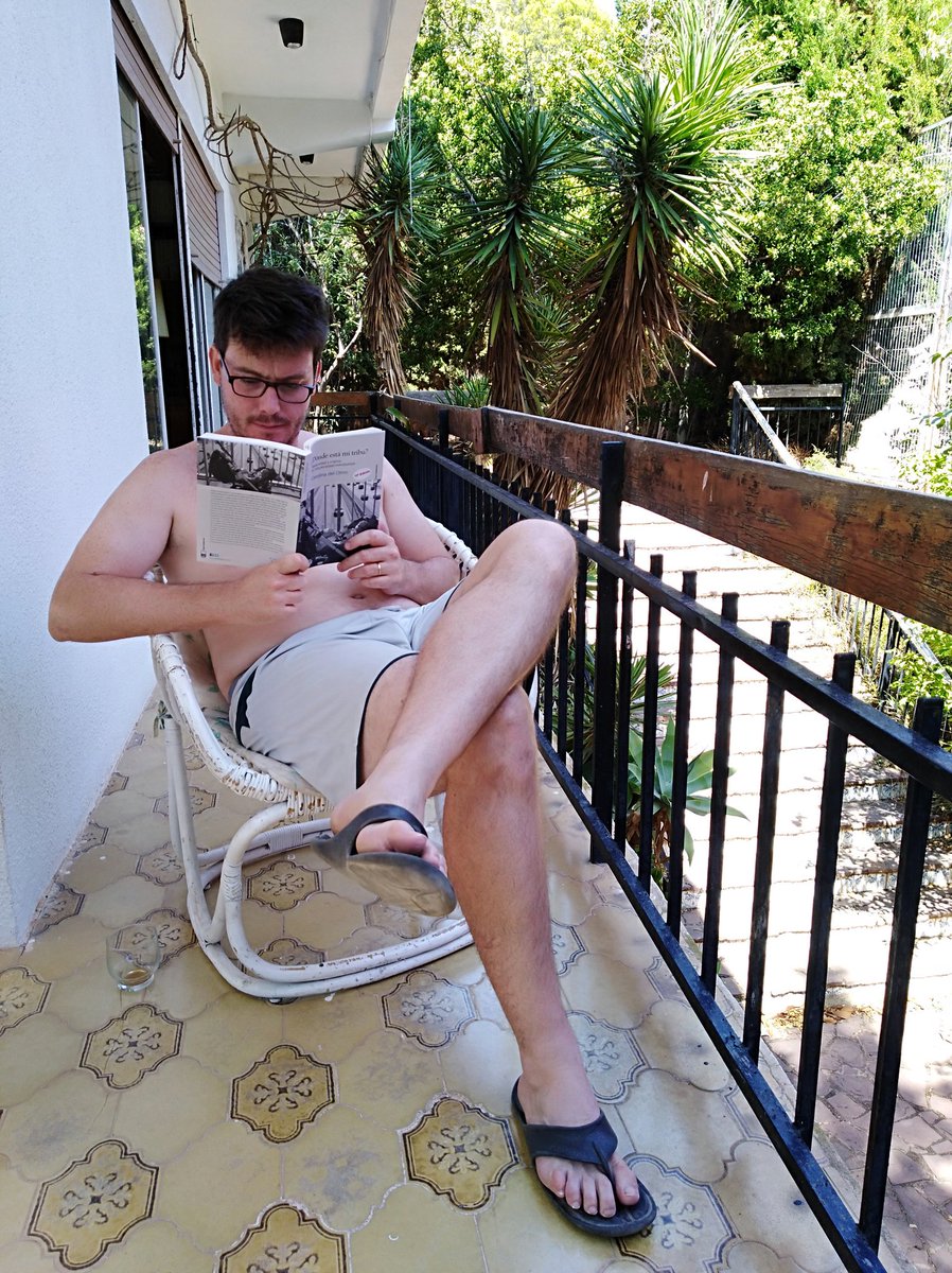 RecienMama's tweet photo. @Caro_delOlmo ¿Podremos cambiar el mundo de los varones? Al menos en las vacaciones sacamos tiempito para leer #BettyFriedan #recienmamabox https://t.co/wWiNTK9Rct