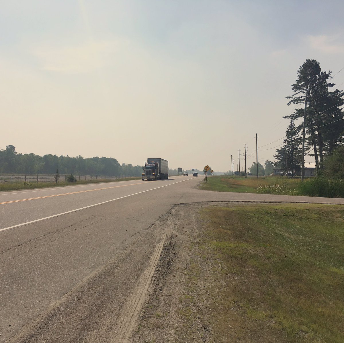CallamRodyaCTV's tweet image. Heading back into the area of the #ParrySound33 #wildfire. Heavy smoke again today as the fire is now 6 km west Highway 69. I'll be doing some live updates today on CTV News Channel with a full report later on CTV News at 5 and 6. @CTVNews @ctvnorthernontario @ONforestfires