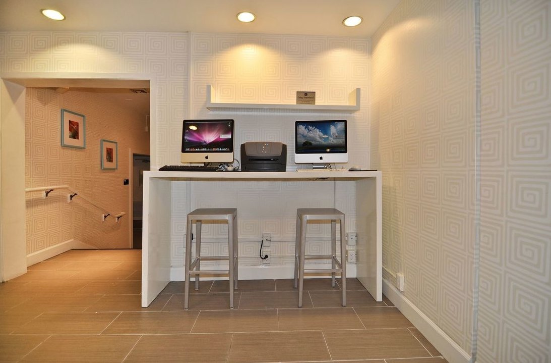 AmericaniaSF's tweet photo. Enjoy our complimentary computer kiosk right here in our lobby! https://t.co/kiWntnc9q9