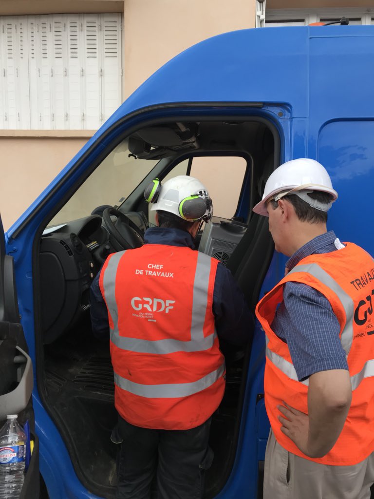 En VMS sur un chantier de pose de DPBE avec notre directeur exécutif et une équipe de TG de Montigny le Bretonneux et de Carrières sous Poissy @WLGaz <a href="/FWintenberger/">Franck Wintenberger</a> <a href="/EloiseCabrol/">Eloise Cabrol</a> @CBuffetGrDF <a href="/am_bayi/">ambayi_com' on GRDF</a>