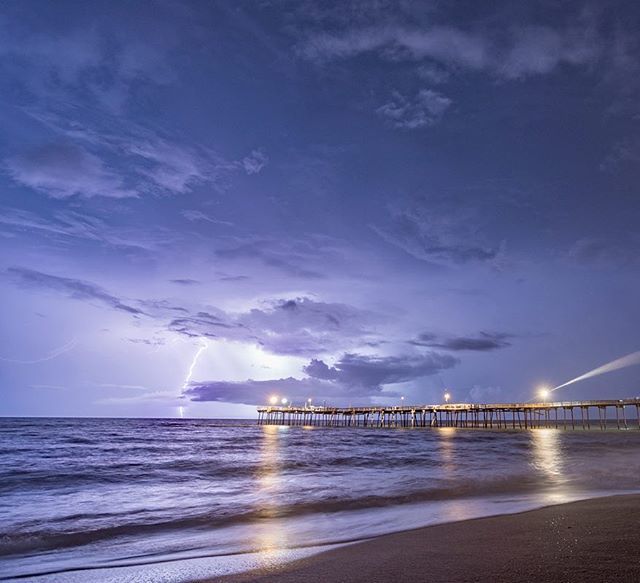 OuterBeaches's tweet photo. Last night's light display at the Avon Pier. ⠀
@jasoncolephotography⠀
⠀ https://t.co/XkV4ugwvPZ https://t.co/AT04nYnjYl