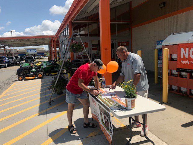 ShedsUSA's tweet photo. @ShedsUSA Mike C thanks Nathan (SASM) at store 1286 in Hamburg, NY for having him attend their Store Event on Saturday 7/28. The wonderful weather  helped bring in many customers leading to several #InstalledServices leads. #LeadsInSalesWin https://t.co/COdEISJLyn