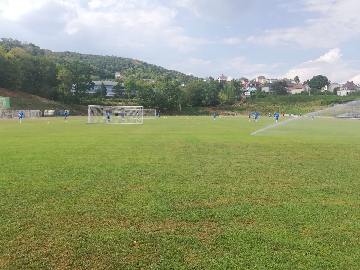 FkUsti's tweet photo. Předzápasový trénink @htafcacademy, zítra čeká Angličany zápas s @fcviktorkaplzen, od 17:00 na Klíši.

Prematch training of Huddersfield Town Academy, they will face FC Viktoria Pilsen tommorow (17:00, TCM Klíše) https://t.co/ixr0Lr7qDl
