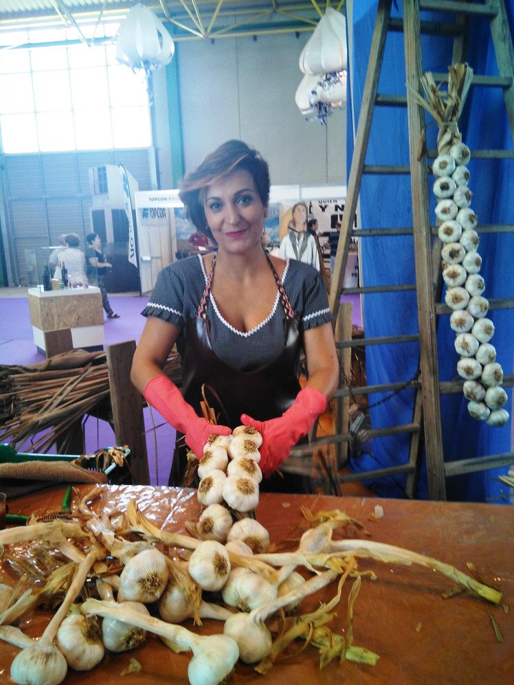 Aliben_Salud's tweet photo. 'FIDA de Las Pedroñeras ,46 años con los ajos abiertos'

En este artículo de @prviva puedes leer la "Oda al ajo" y su personal resumen de lo que ha supuesto esta edición de la @feriadelajo de las @Pedroneras

https://t.co/s79iehQWVG https://t.co/ZIqQnJgQ9L